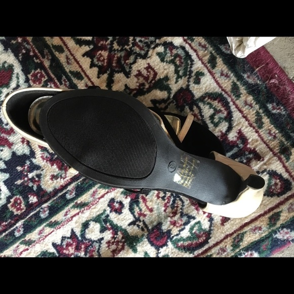 Kiss & Tell Open Toe Sandal black and cream suede and patent leather NWOT - Picture 3 of 4